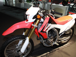 生産終了から5年ぶり ホンダがフルサイズ250ccオフロードバイクを出品 東京モーターショー Goo 自動車