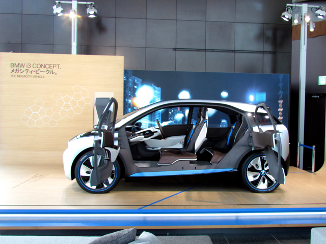 BMW i3は500万円台、i8はBMWの最高価格の2000万円オーバーで2014年