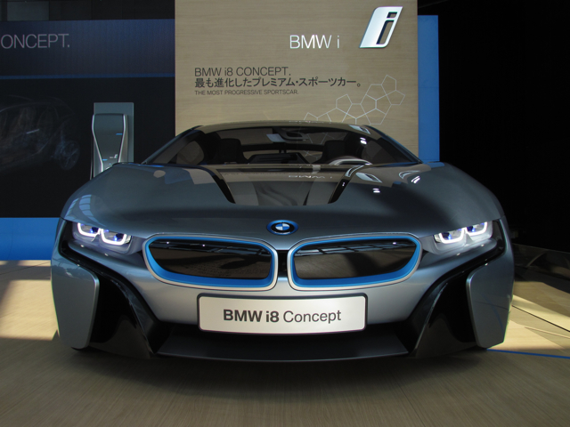 BMW i3は500万円台、i8はBMWの最高価格の2000万円オーバーで2014年