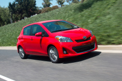 2012_Toyota_Yaris_001