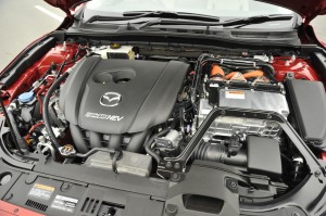 mazda_axela_hybrid_02