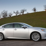 2013_Lexus_ES_300h_001