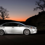 2013_Lexus_ES_300h_008