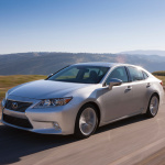 2013_Lexus_ES_300h_011