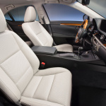 2013_Lexus_ES_300h_022