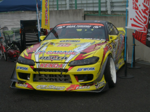 フォーミュラだけじゃない！D1マシン達も華麗なドリフトも魅せる