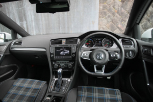 20151210VW Golf GTE001