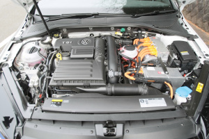 20151210VW Golf GTE013