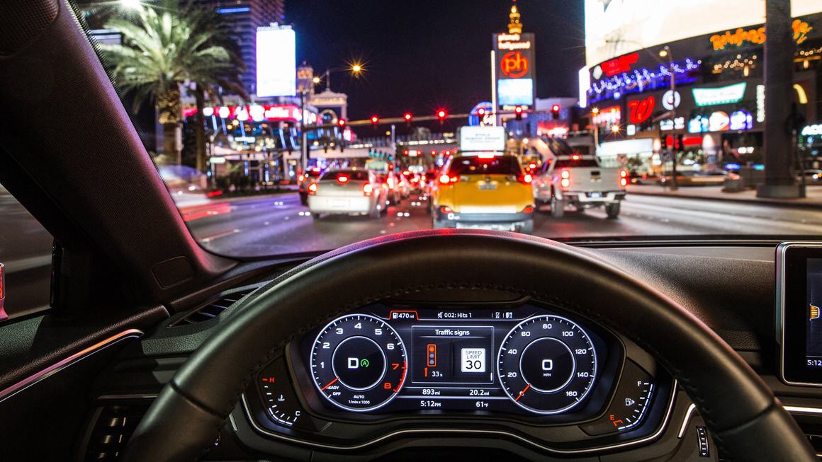 “Time-to-Green”: In the Audi virtual cockpit or head-up display, drivers see whether they will reach the next light on green while traveling within the permitted speed limit.