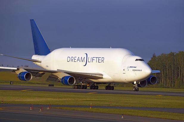 Boeing 747 Dreamlifter Achieves FAA Certification
