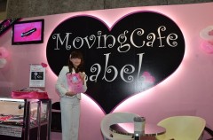 身体の半分は脚！白のスーツで脚の長さが目立つ美女MC（G-CORPORATIONブース）【大阪オートメッセ2012】