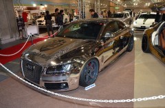ミニスカ女性は近づいちゃダメ！まるで鏡のアウディA5（Ｓ＆ＣＯＭＰＡＮＹブース）【大阪オートメッセ2012】