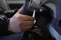 ステアリングから手を離さずに、シフトチェンジが可能。オートクルーズも、このパドルで操作できます。