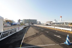 スタート地点。ここから1コーナーまでは、コース幅がかなり狭いです。