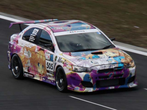 またパンツ見えてない？KYOSHOアリスランサーのレースクイーン