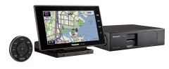 「CN-Z500D」はオープン価格だが市場予想価格は16万円前後だという。直径80mmの丸型リモコンを採用する。たとえばBMW1シリーズならカップホルダーにも取付が可能だという