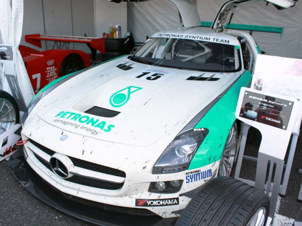 「メルセデスベンツSLS AMG-GT3はスーパー耐久ST-Xクラスのニューカマー【モータースポーツジャパン2011@お台場】」の1枚目の画像