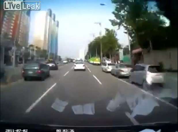 「ゲームかよ！（さまぁ～ず三村調で） ウルトラ大暴走パトカーの車載動画」の1枚目の画像