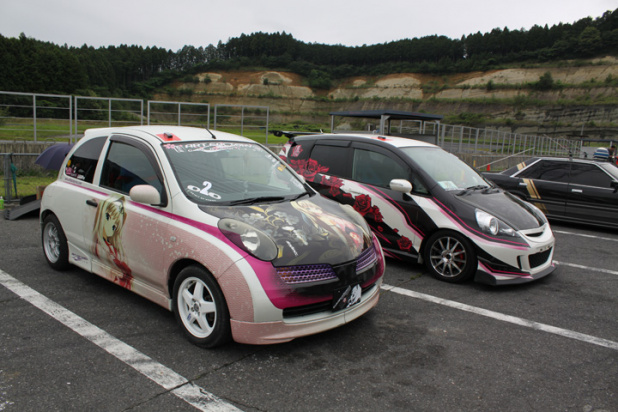 「痛車がサーキットを激走！【日光サーキットやっちゃば走行会】」の1枚目の画像