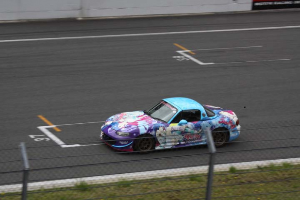 「参加車両がコースでデモラン？【痛ロードフェスティバル in Fuji】」の4枚目の画像