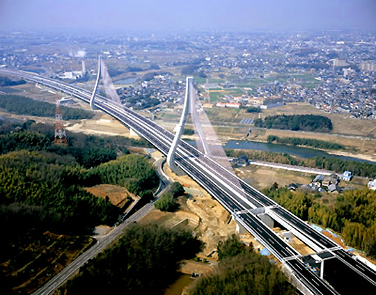 「新東名の静岡区間で法定最高速度140km/hの可能性浮上!」の2枚目の画像