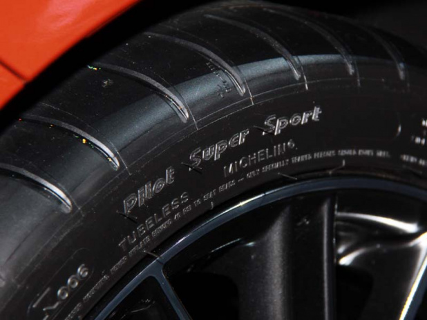 「トヨタ86とスバルBRZの標準タイヤはエコタイヤ」の3枚目の画像