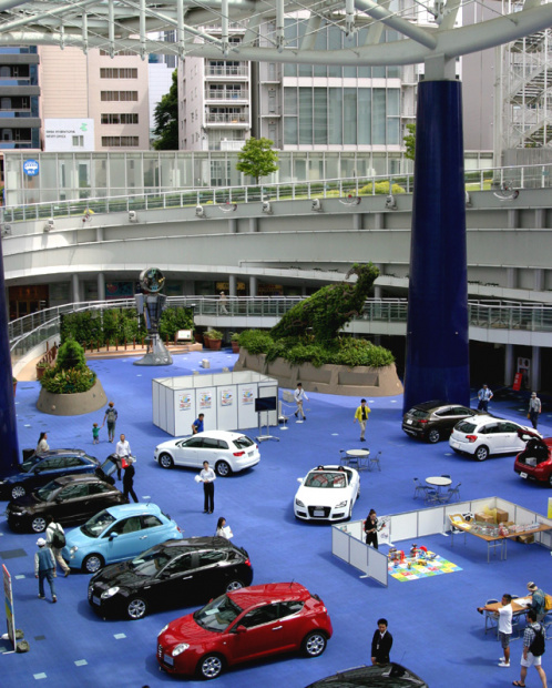 「名古屋「オアシス21」で初開催の輸入車ショー潜入記!!」の3枚目の画像