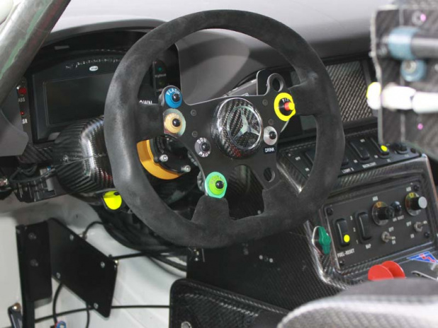 「メルセデスベンツSLS AMG-GT3はスーパー耐久ST-Xクラスのニューカマー【モータースポーツジャパン2011@お台場】」の6枚目の画像