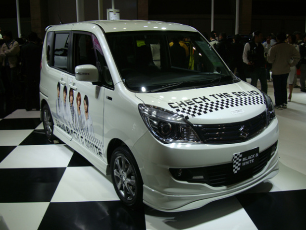 「これも痛車？　でも女性受けは抜群です！【東京オートサロン2012】」の1枚目の画像