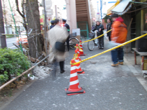 「大地震直後の東京⑥生々しい倒壊現場を目撃【緊急ルポ】」の2枚目の画像