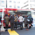 大地震直後の東京⑤交通網マヒでバスに長蛇の列【緊急ルポ】 - 東京震度５強46
