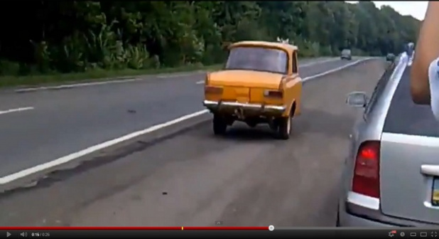 「【動画】1馬力、3人乗りのエコカー？発見！」の1枚目の画像