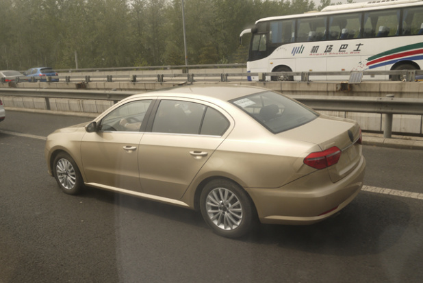 「移動中に撮ったどぉ〜！ VWの新型モデルSCOOP成功【北京モーターショー2012】プレレポート・その2」の1枚目の画像