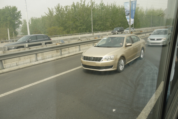 「移動中に撮ったどぉ〜！ VWの新型モデルSCOOP成功【北京モーターショー2012】プレレポート・その2」の3枚目の画像