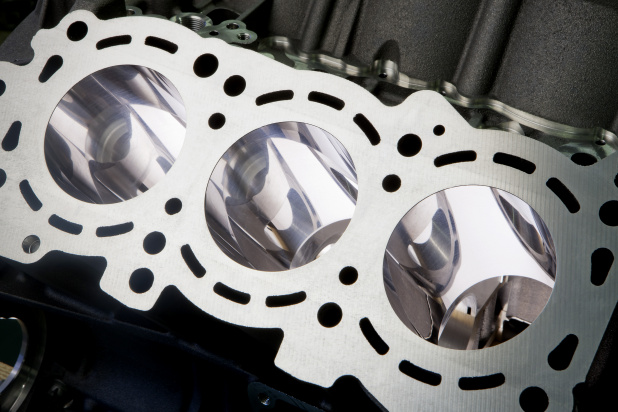 「メルセデスベンツが採用するAMG譲りの新エンジン技術「ナノスライド」がすごい」の1枚目の画像