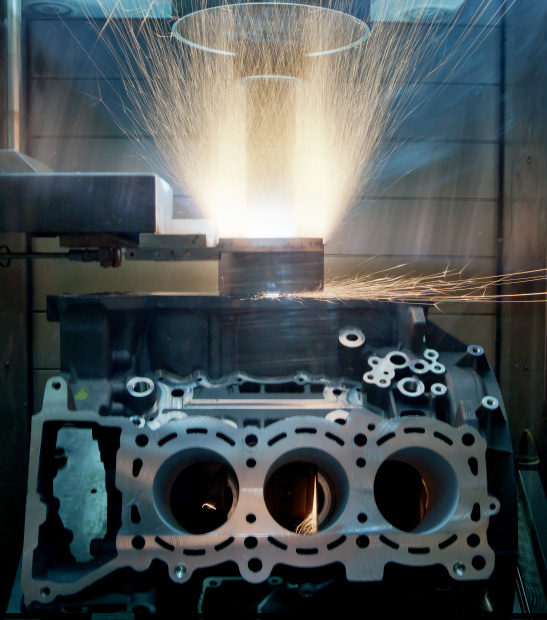 「メルセデスベンツが採用するAMG譲りの新エンジン技術「ナノスライド」がすごい」の2枚目の画像