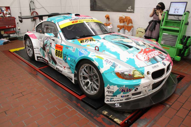 「新旧2台のＺ４が競演【LOVECARS! 初音ミク GOODSMILE BMW Z4見学会】」の2枚目の画像