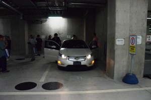 GM　ゼネラルモーターズ　地下駐車場　シボレーボルト