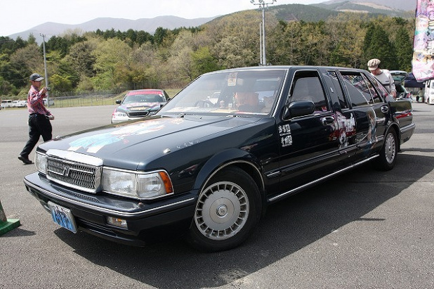 「希少ストレッチリムジンの痛車【痛ロード・フェスティバル　in Fuji】」の1枚目の画像