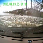 【動画】これはかなり凹む…川に自車が水没するまでの切ないドラレコ動画 - 水没６
