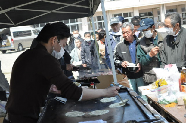 「被災地に物資を運ぶ！　温かい食事、娯楽も必要とされてます。vol.2【東日本大震災】」の6枚目の画像