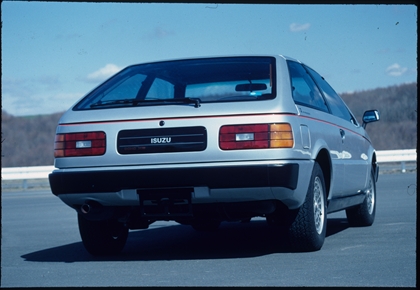 「ピアッツァのカッコよさを忘れることはできません　80年代国産車　その4　【CARSTYLING VIEWS13】」の7枚目の画像