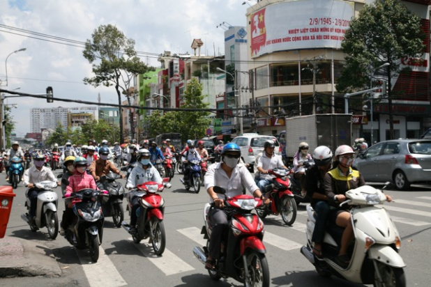 「ニワトリの足、ベトナムでの足はバイクです」の1枚目の画像