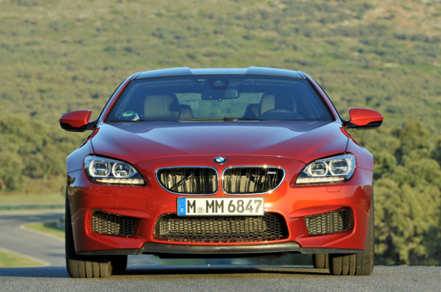 「BMW M6はこだわり抜いた専用パーツで華麗な走りを極めた高性能スポーツカー」の1枚目の画像