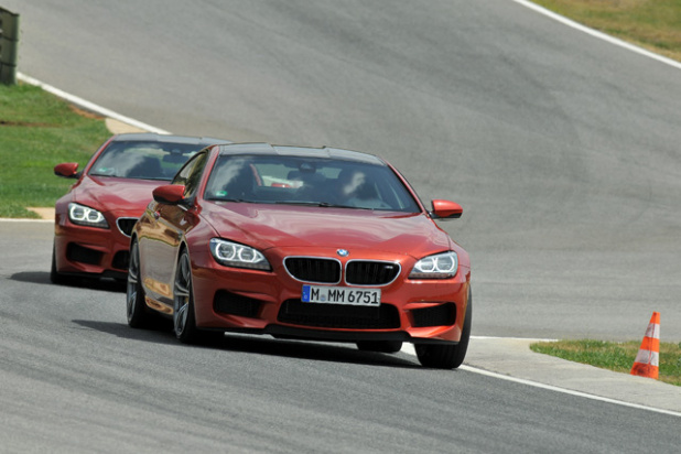 「BMW M6試乗。ターボエンジンの低速トルクを有効に使うのが速く走らせるコツ」の2枚目の画像