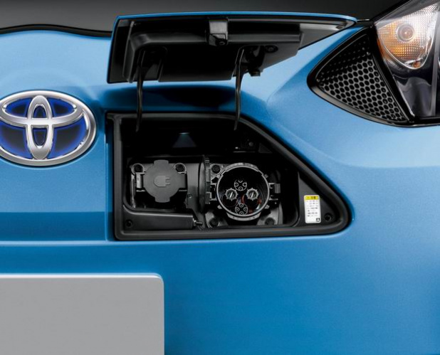 「急速充電に対応したトヨタの電気自動車「eQ」は360万円で2012年末に限定リリース」の2枚目の画像
