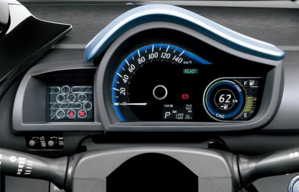 「急速充電に対応したトヨタの電気自動車「eQ」は360万円で2012年末に限定リリース」の4枚目の画像
