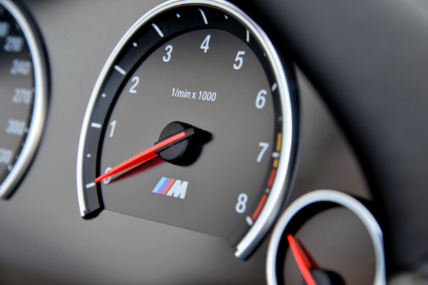 「BMW M6試乗。ターボエンジンの低速トルクを有効に使うのが速く走らせるコツ」の11枚目の画像