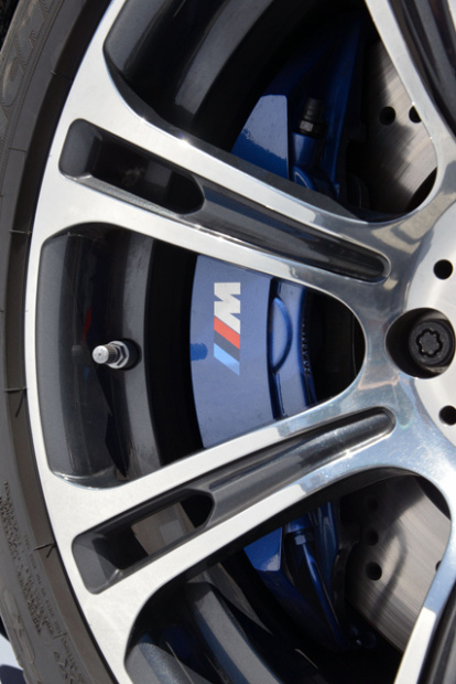 「BMW M6試乗。ターボエンジンの低速トルクを有効に使うのが速く走らせるコツ」の18枚目の画像