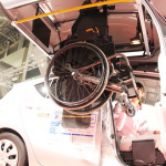 「車いすを自動車のルーフにラクラク収納する画期的な装置が登場【国際福祉機器展2012】」の3枚目の画像ギャラリーへのリンク
